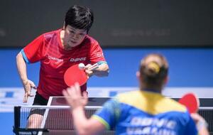 L'incroyable Ni Xia Lian (61 ans) frappe encore aux Championnats d'Europe !
