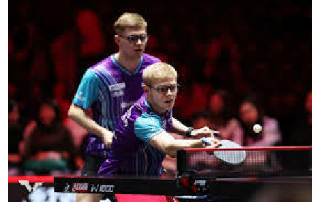 Alexis et Félix Lebrun s'imposent en finale du double du grand smash de Singapour!