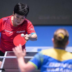 L'incroyable Ni Xia Lian (61 ans) frappe encore aux Championnats d'Europe !